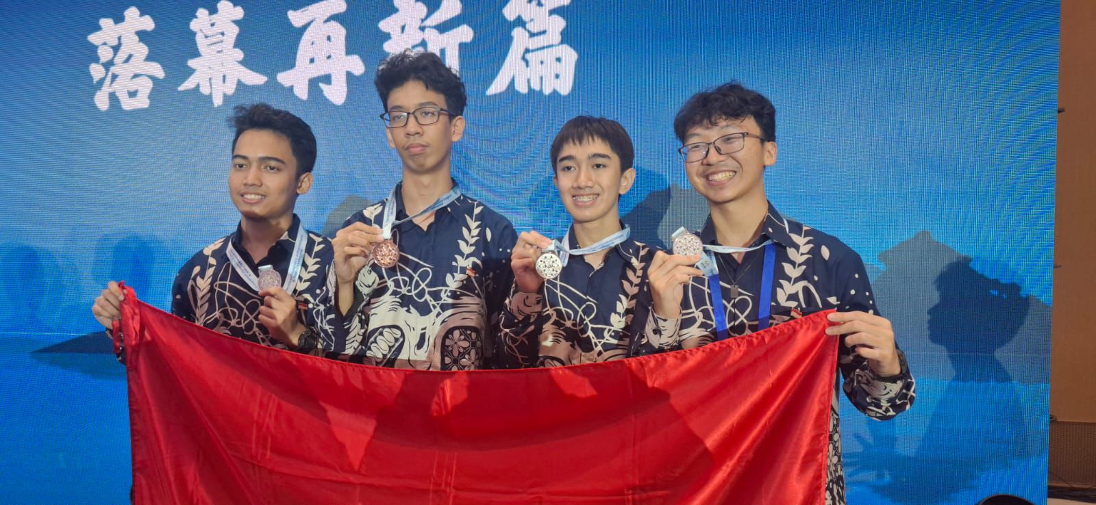 Debut Manis, Pelajar Indonesia Sabet 4 Medali di Olimpiade AI Dunia