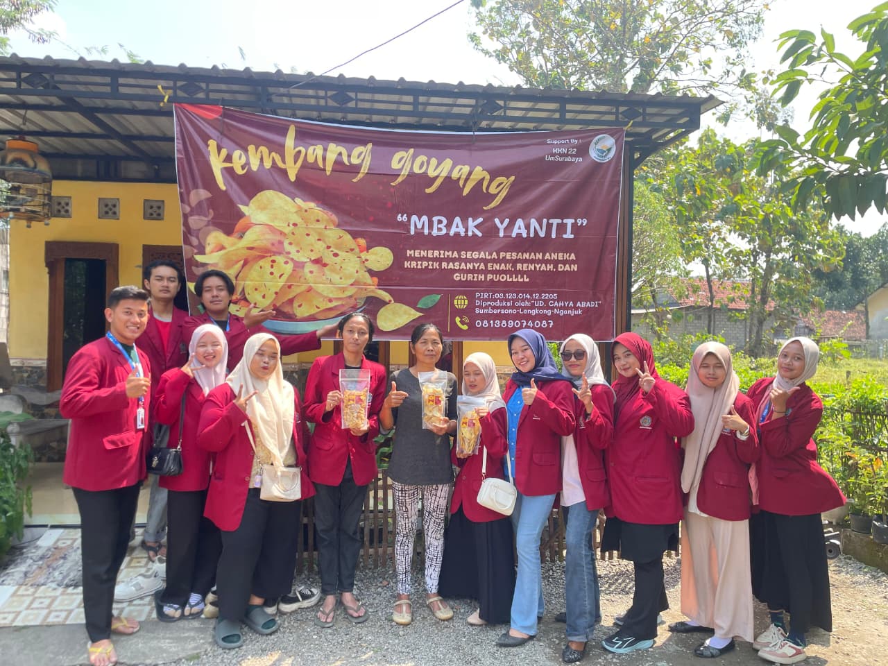 Mahasiswa KKN UM Surabaya Bantu Kembangkan Pemasaran Digital Produk UMKM