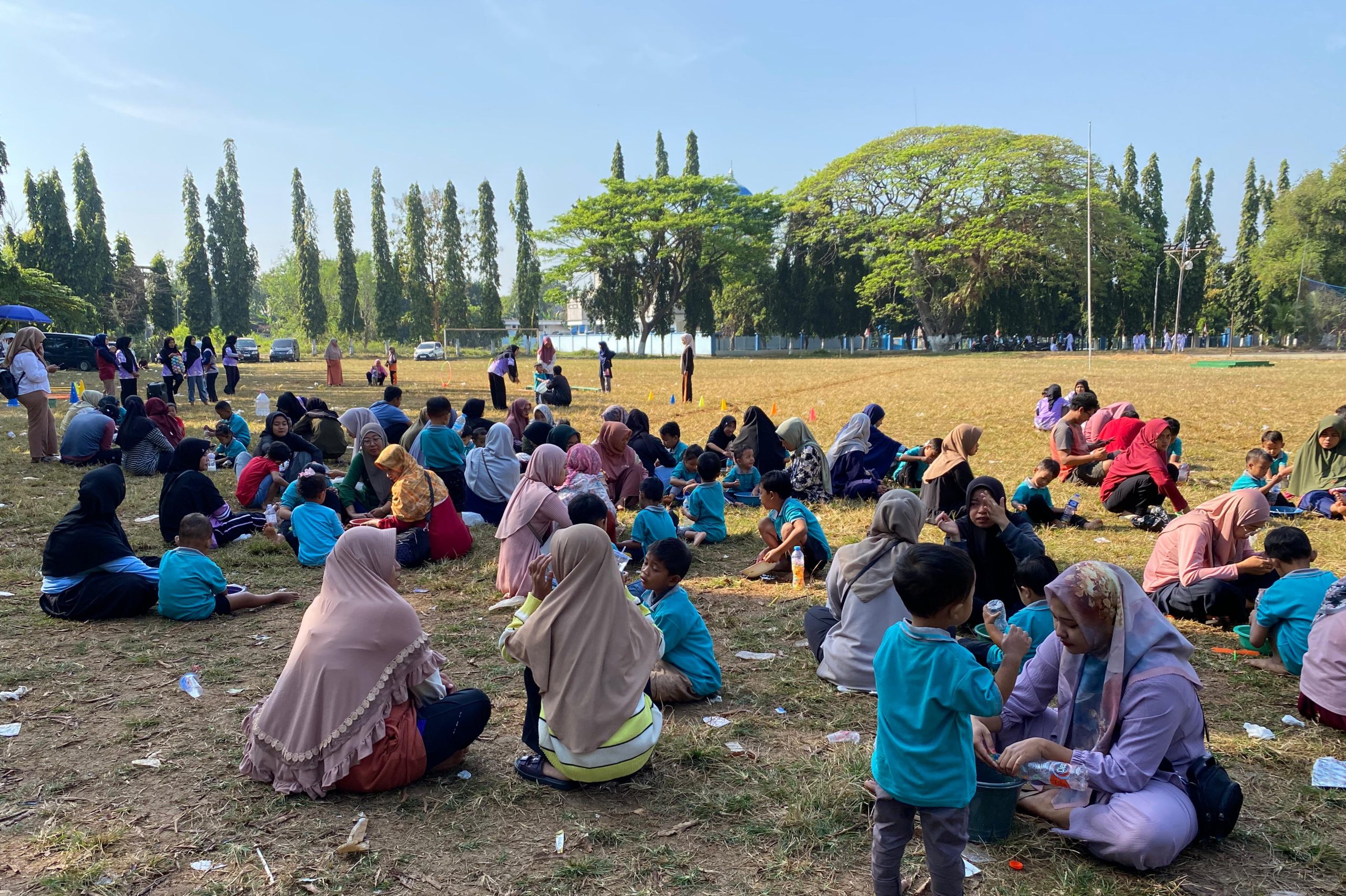 Logika Kids mengajak anak-anak bermain dengan orang tua untuk menstimulasi motorik dan otak bertema Stimulasi Right Midline.