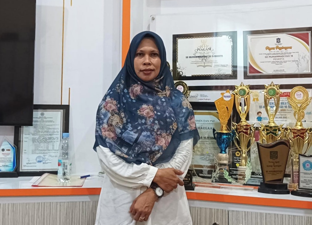 Ely Rhodlifah: Perempuan Pertama Pimpin Sekolah Kreatif Baratajaya