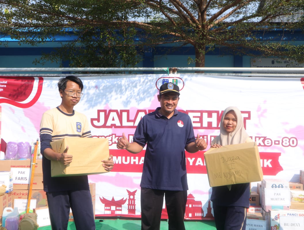 Jalan Sehat SMK Muhammadiyah 2 Benjeng, Meriahkan Kemerdekaan dengan Doorprize UMKM