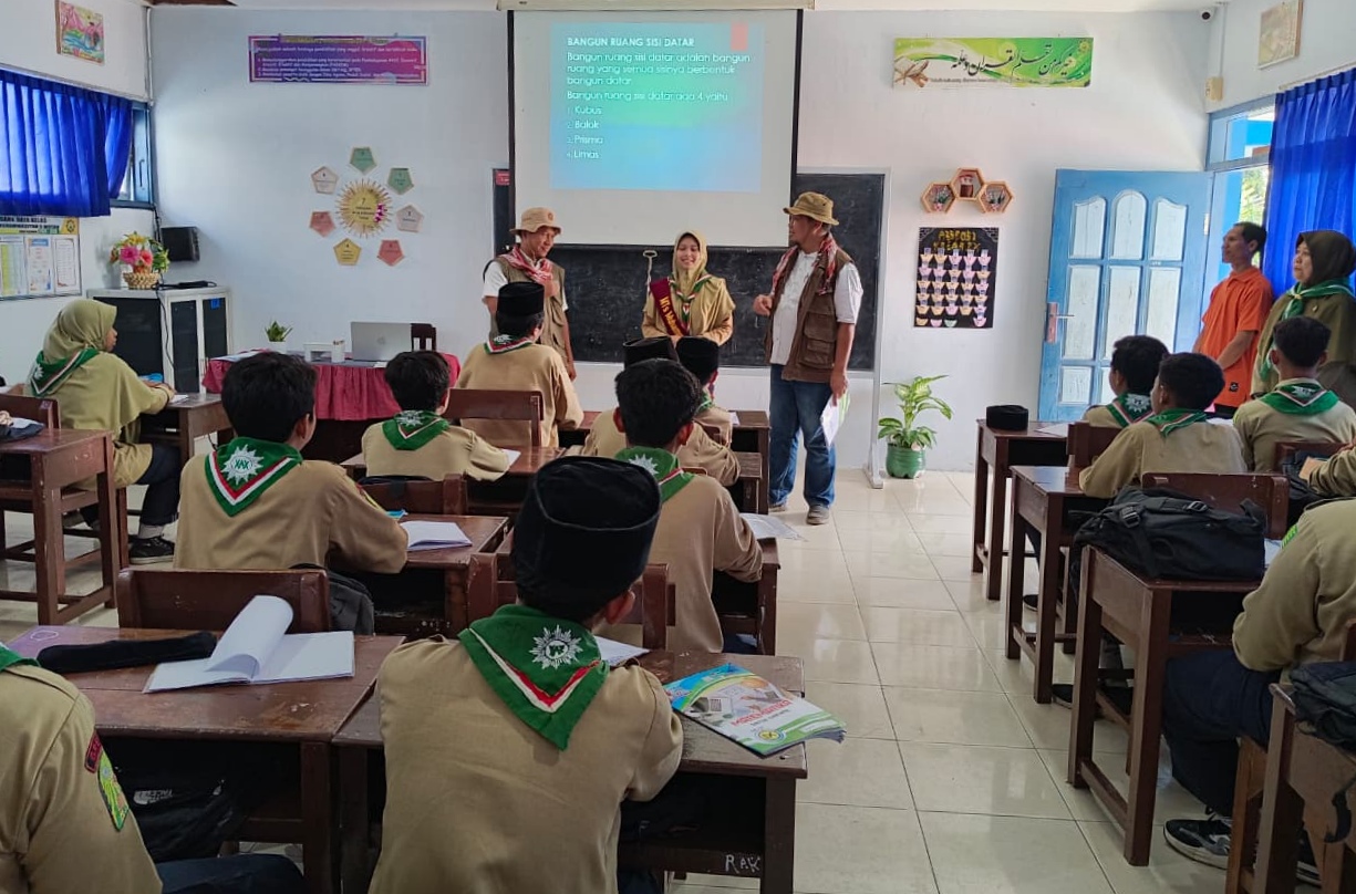 Duta Sekolah MI Mudipat dan MTs Mudahlan Memukau Juri LLSMS