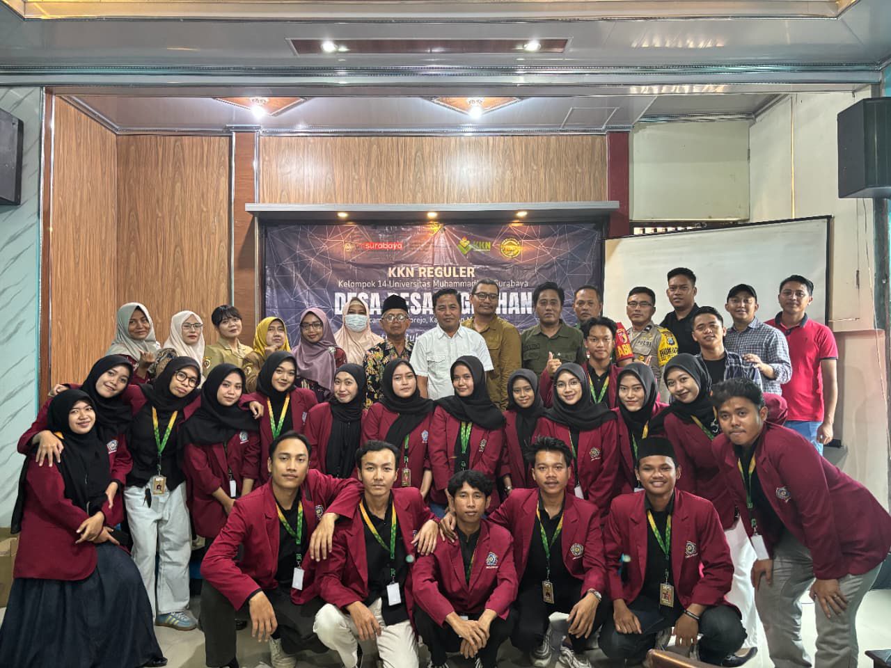 Menabur Bakti, Mahasiswa KKN UM Surabaya Tuai Apresiasi