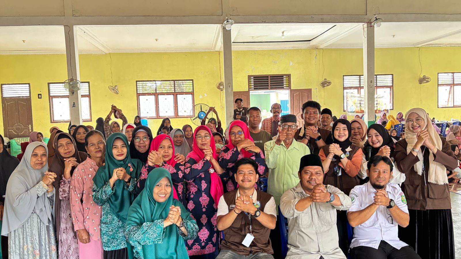 Mahasiswa Kuliah Kerja Nyata (KKN) Muhammadiyah Aisyiyah (Mas) Kelompok 135 di Teluk Merbau (Tagar.co/Istimewa) 