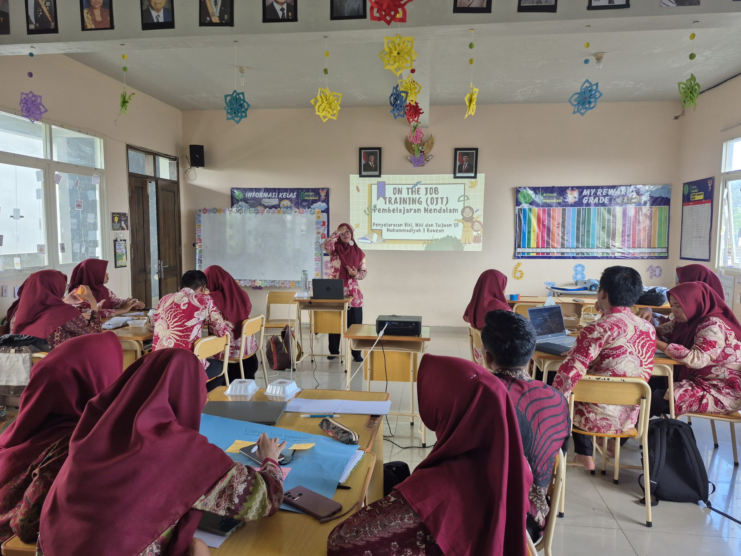 Guru SD Mutu Bawean Antusias Ikuti OJT Penyelarasan Visi dan Misi Sekolah