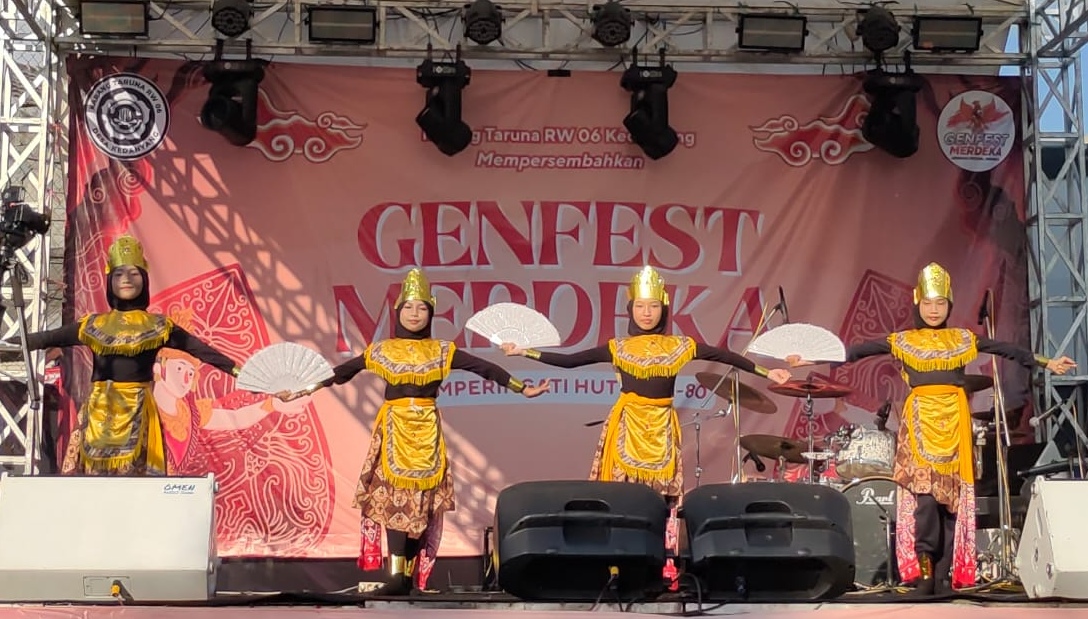 Bawakan Tari Pesona Ayu Gresik, 4 Siswa SD Almadany Memukau Penonton Genfest Merdeka