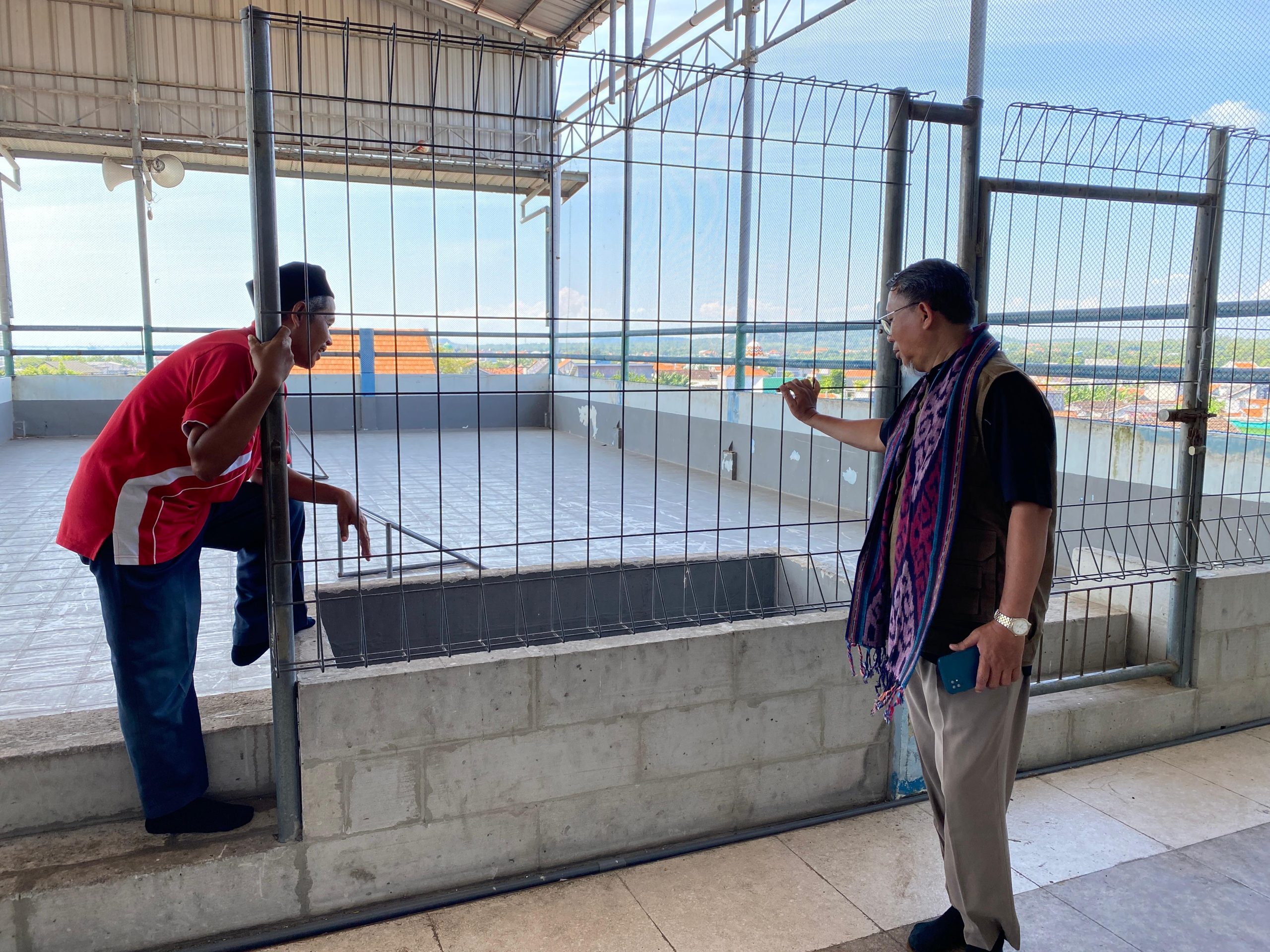 Lapangan Indoor di Atap Madrasah, Inspirasi dari MI Mutwo