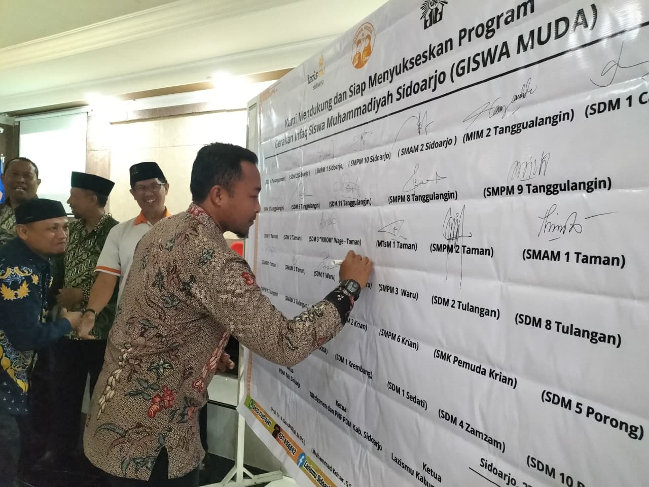 Deklarasi Bersama, 39 Kepala Sekolah Muhammadiyah Sidoarjo Tandatangani Komitmen Giswa Muda