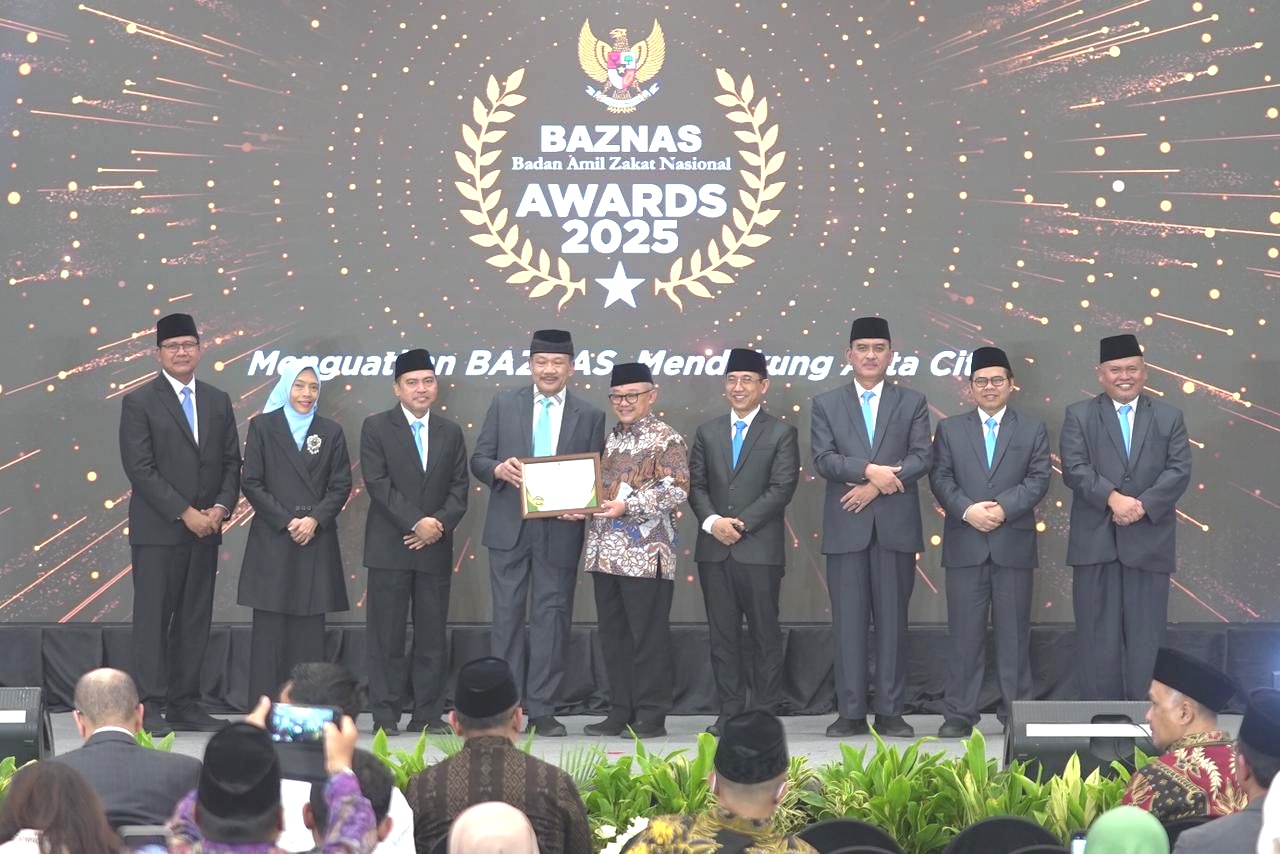 Abdul Mu’ti Terima Penghargaan Menteri Pendukung Gerakan Zakat