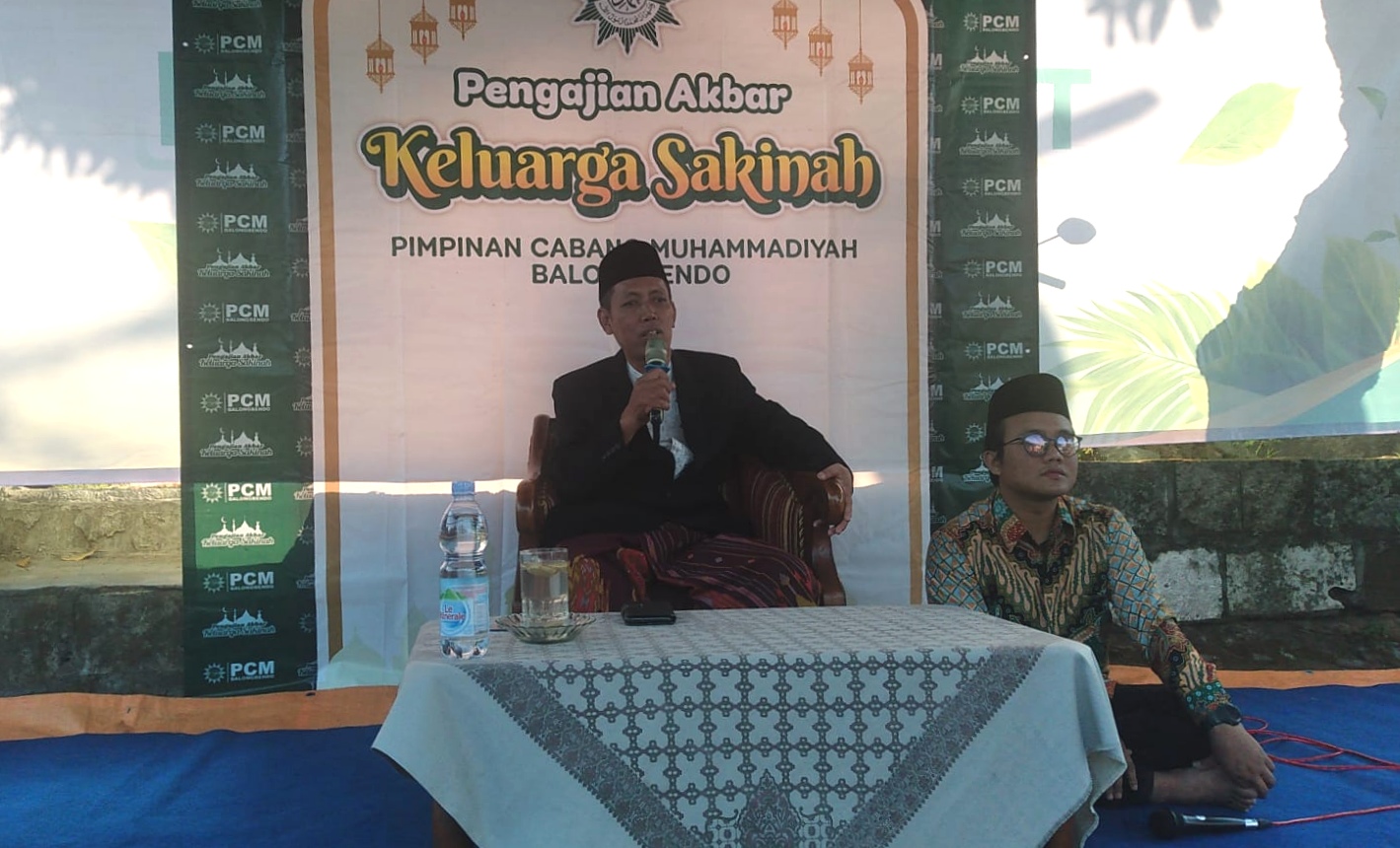Ratusan jemaah Muhammadiyah dan Aisyiyah memenuhi halaman Masjid Baitul Mukminin, Kedungsukodani. Ceramah interaktif Ustaz H. Ridwan Manan menghadirkan empat kunci membangun keluarga sakinah.