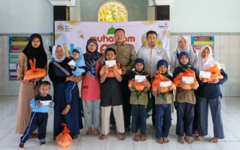 Muharram Ceria Lazismu Demak santuni anak yatim piatu di musala SD Aisyiyah Full Day Demak Jateng. Program ini merupakan wujud nyata kepedulian Lazismu kepada yang membutuhkan