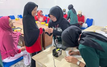 Cek stres real time, KKN UM Surabaya Kelompok 25 bawa alat Sejiwa. Alat ini muncul saat kegiatan Strategi dalam Preventif Stres pada Tahap Lansia dan Implementasi Teknologi Tepat Guna