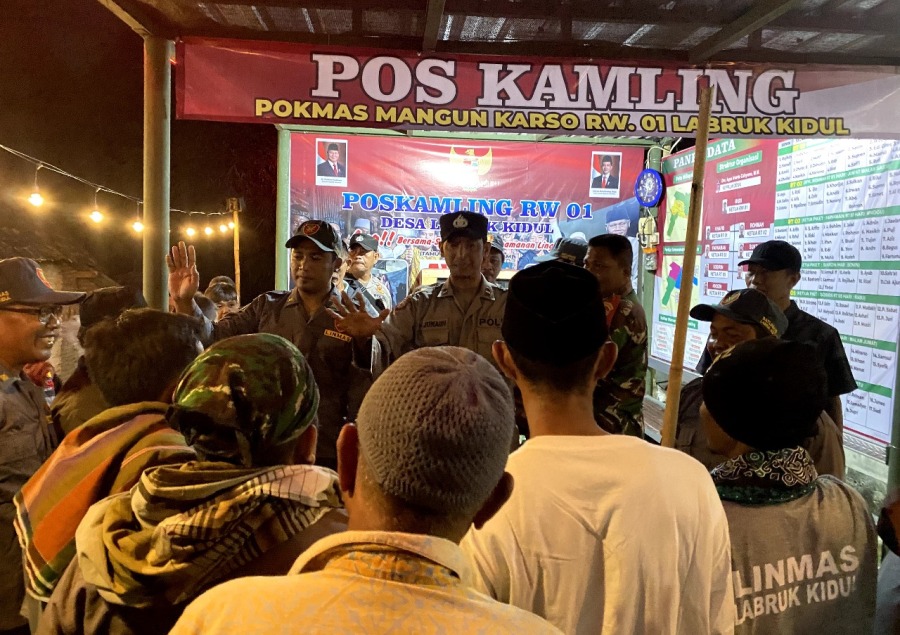 Poskamling Dusun Krajan Timur yang ditinjau juri terasa aman dan nyaman. Ada kafe tempat ngopi dan ngobrol.