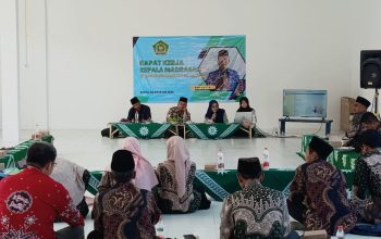 Rapat Kerja Kepala Madrasah Se-Kecamatan Brondong di MIM 8 Lembor (Tagar.co/Mafazah Helna)