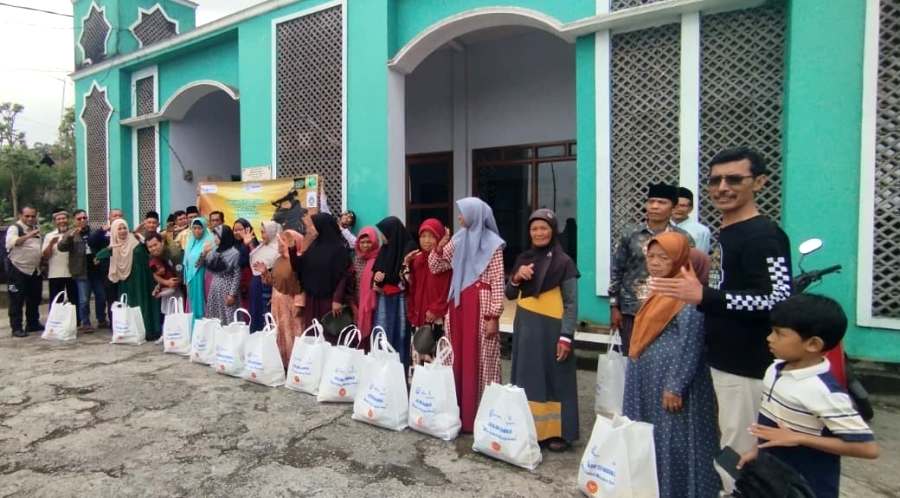 Baksos dan Bersih-Bersih Masjid Acara Bikersmu Kota Blitar