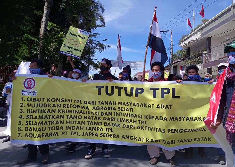 Pabrik Pulp Rusak Ekosistem Danau Toba