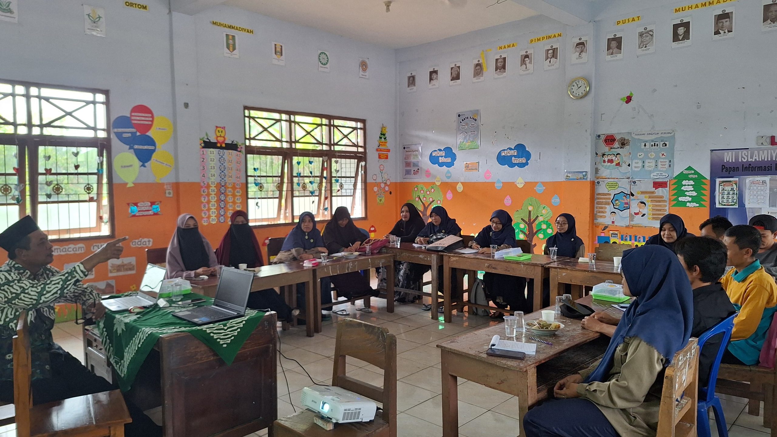 Bangun Sinergi, MI Islamiyah Mojopetung Gelar Pelatihan Pembelajaran Mendalam