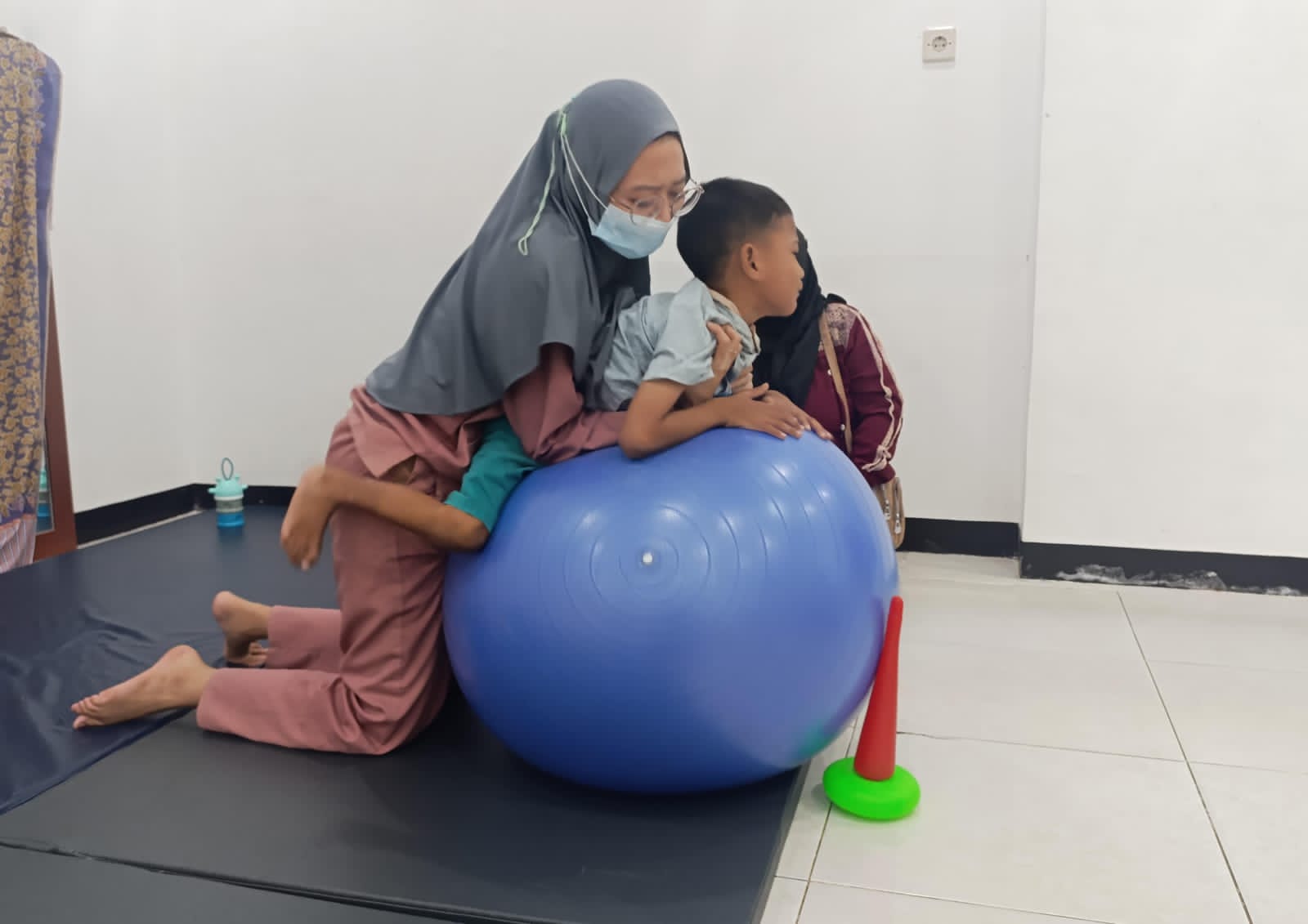 Sinergi Fisioterapi dan Psikologi, Jalan Panjang Pemulihan Amir