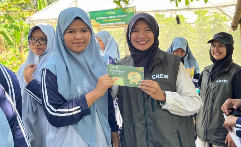 Belajar Bertani Modern, Siswa Smala Dukun Kunjungi Abafarm Green House