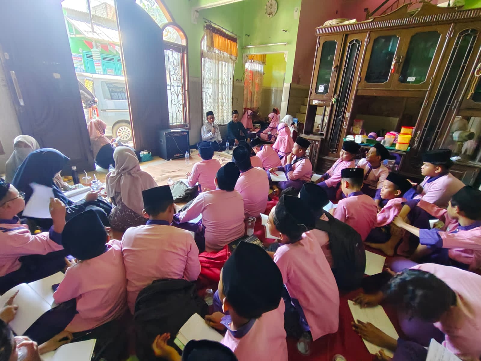 Menanamkan Akhlak Mulia sejak Dini lewat Tadarus Keliling SD Mumtas