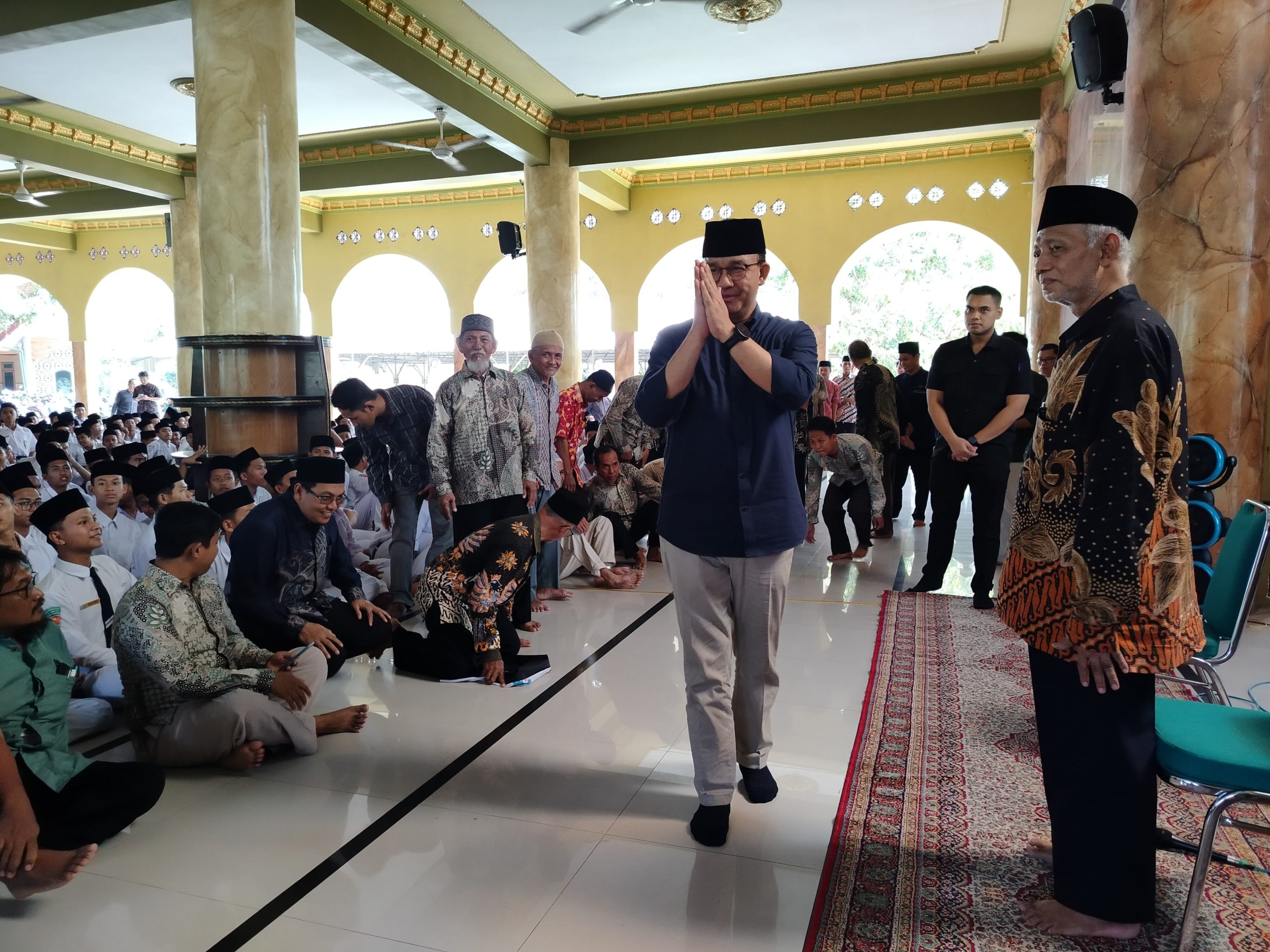 Disambut Riuh Santri Al-Ishlah, Anies Baswedan Titip Tiga Pesan Masa Depan