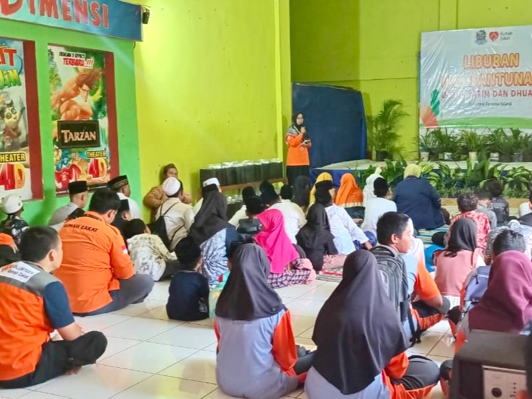 Rumah Zakat Kediri Tebar Kebahagiaan untuk Anak Yatim Muhammadiyah Children Center Gurah