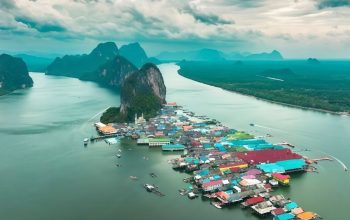 Ko Panyi, sebuah kampung nelayan yang berada di Teluk Phang Nga yang indah menghadap Laut Andaman.