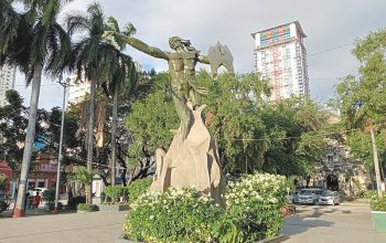 Di Kota Manila, Filipina, ada taman bernama Plaza Rajah Sulayman.