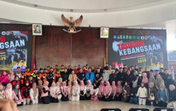 Touring Kebangsaan diikuti anggota forum komunikasi generasi muda lintas agama Karanganyar menuju Pantari Baron, Gunung Kidul.