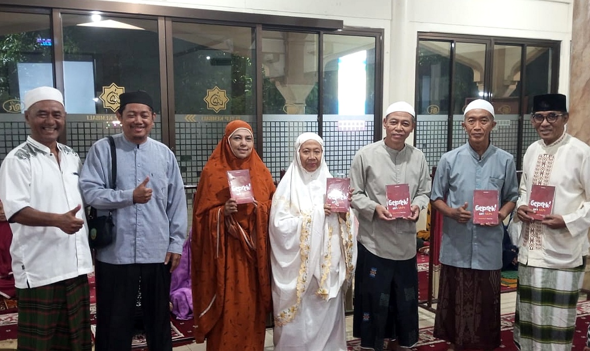 Bedah Buku “Geprek Anti Galau” Ditutup Sarapan Ayam Geprek