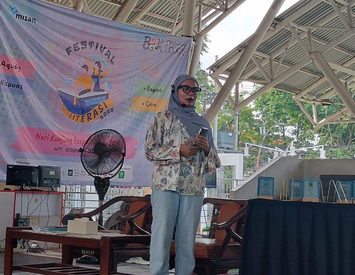 Empat siswa Mugeb Primary School turut merayakan semangat literasi dalam Peluncuran Buku Kelana Batch 2 Niskala Kids Book Club. Dengan dukungan orang tua, mereka berhasil menerbitkan buku cerita bergambar masing-masing.