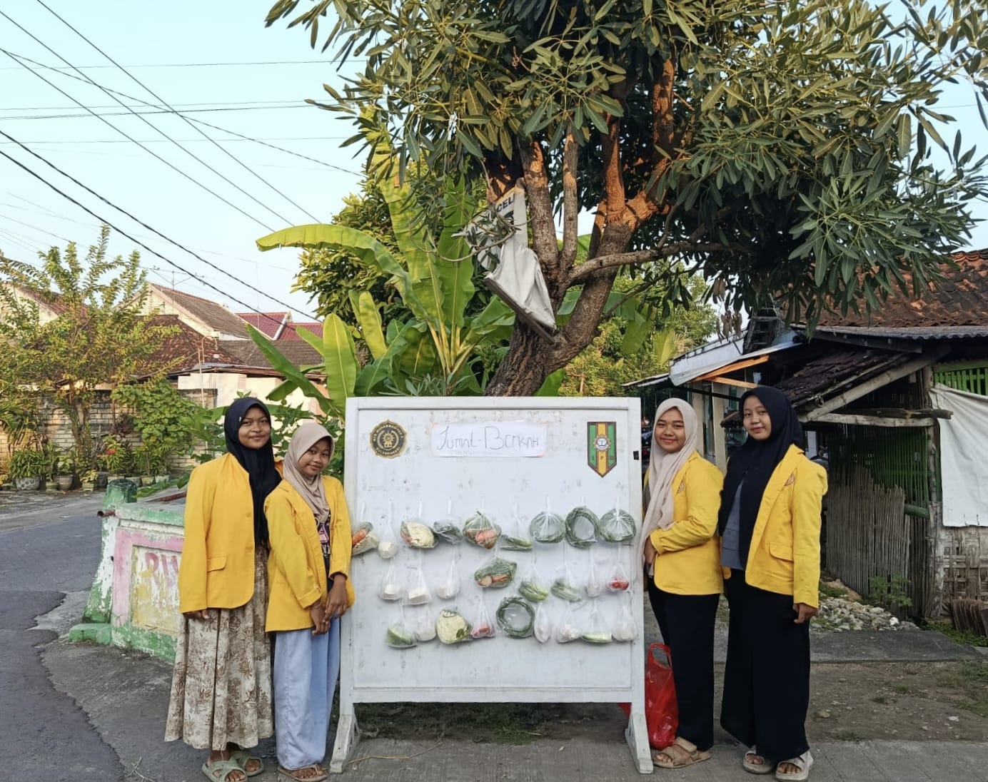 Inisiasi Aksi Sosial, IPM MTs Muhammadiyah Bulubrangsi Berbagi Sayuran