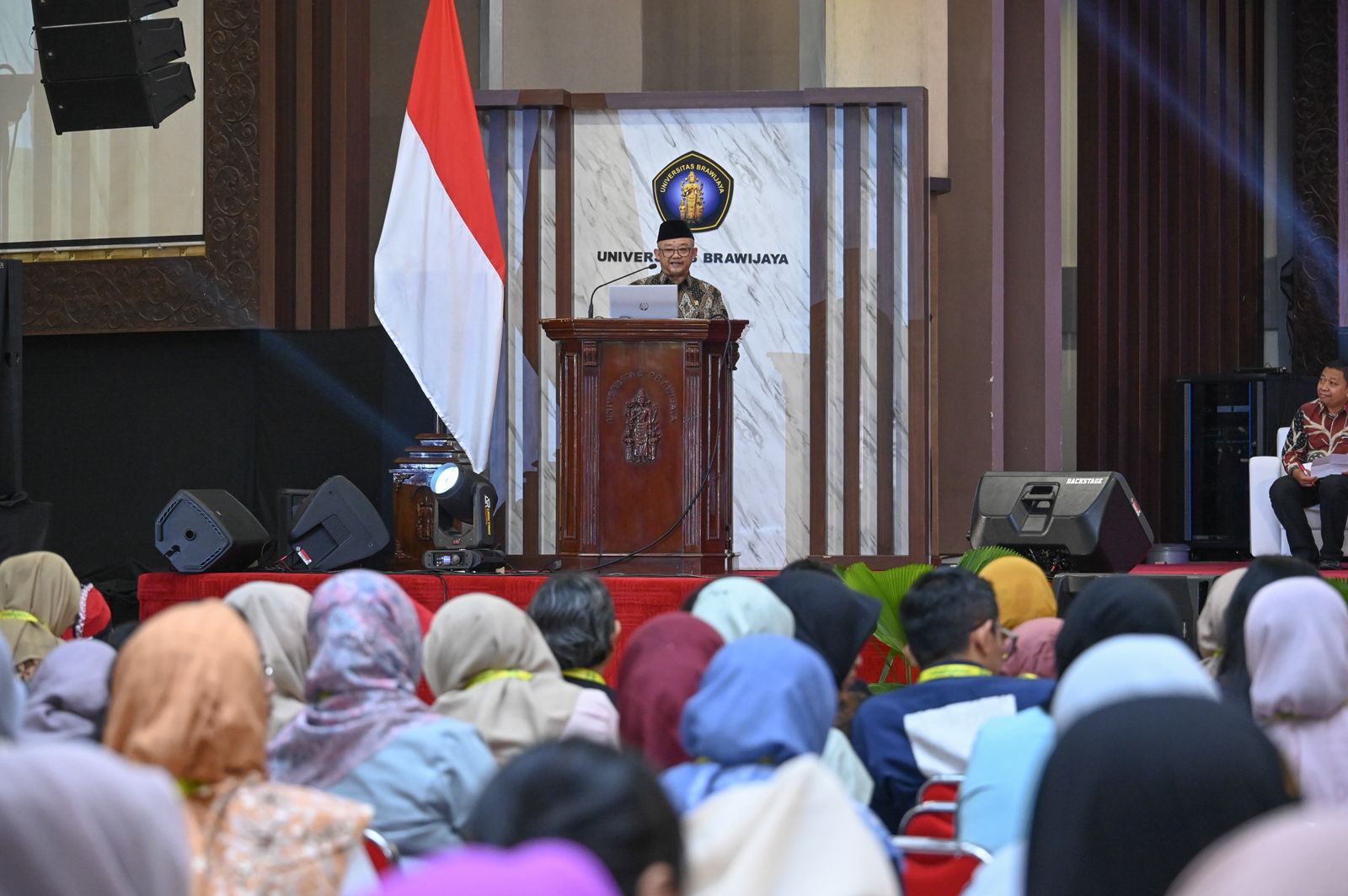 Bahasa Inggris Jadi Mata Pelajaran Wajib 2027, Mendikdasmen Tekankan Kompetensi Guru