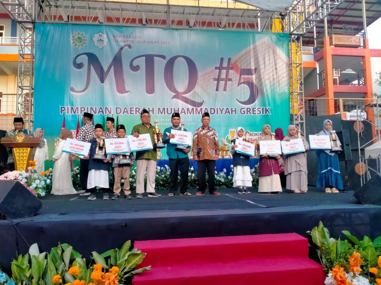 Mikhayla Rizkita Kusuma, siswi Mugeb Primary School, peraih juara I MHQ 1 Juz Putri di MTQ Ke-5 PDM Gresik 2025 ingin memahkotai orang tuanya di surga.