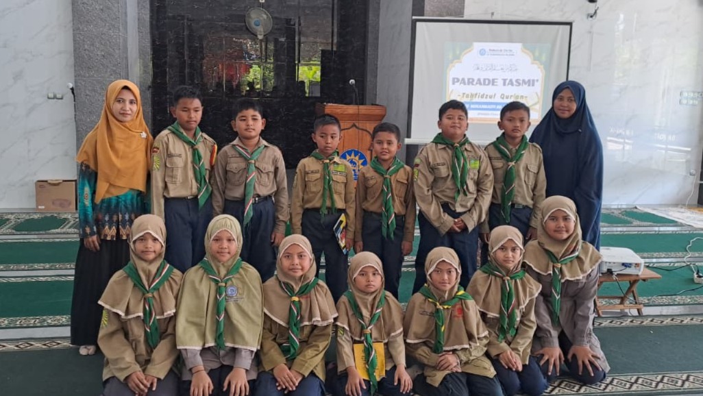 Lantunan ayat suci menggema di Masjid At-Taqwa saat siswa SD Muhammadiyah Melirang menampilkan hafalan terbaik dalam Parade Tasmi’ Al-Qur’an penuh khidmat.