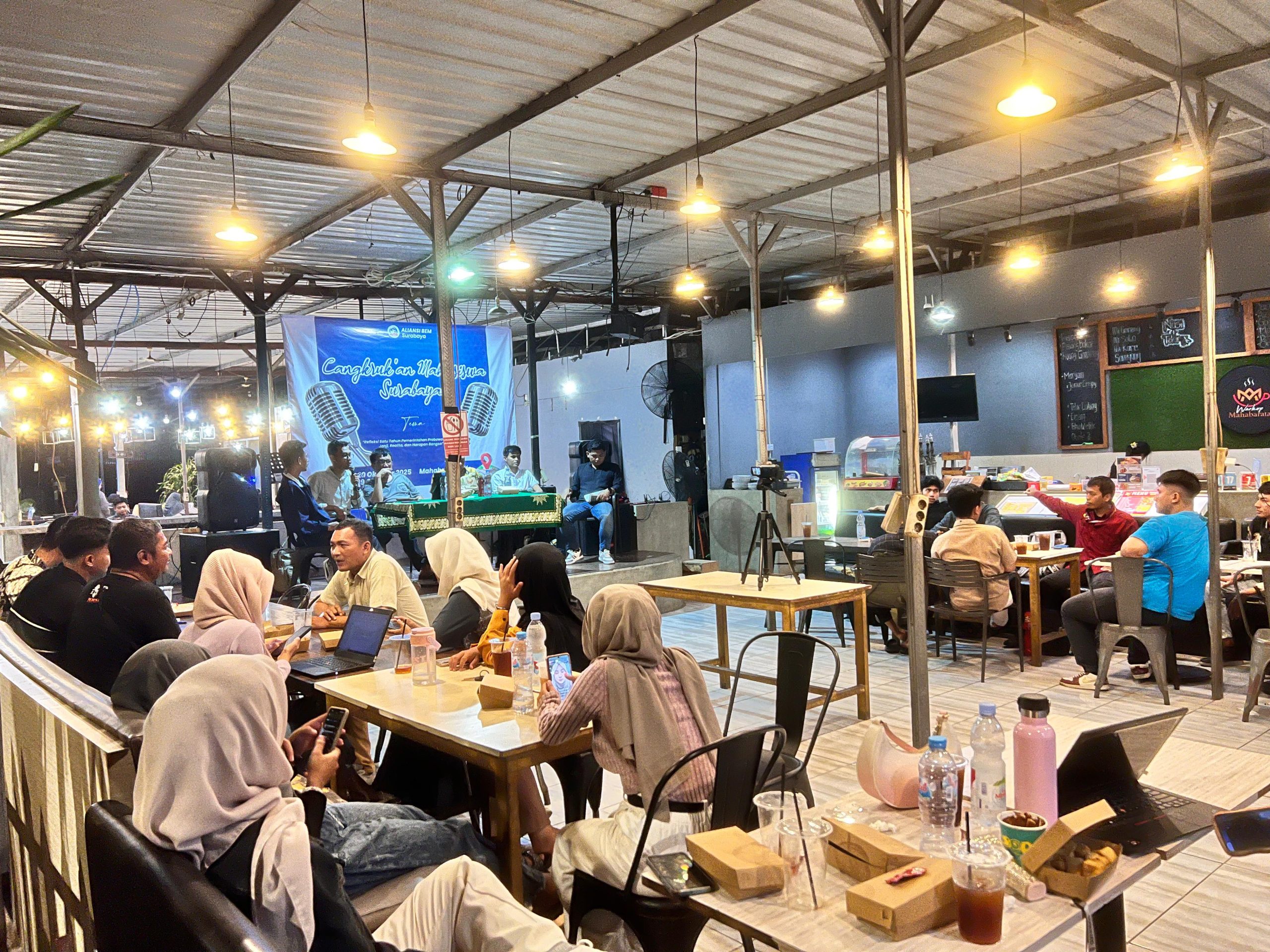 Mahasiswa Surabaya Menakar Setahun Pemerintahan Prabowo–Gibran: Antara Janji dan Realita