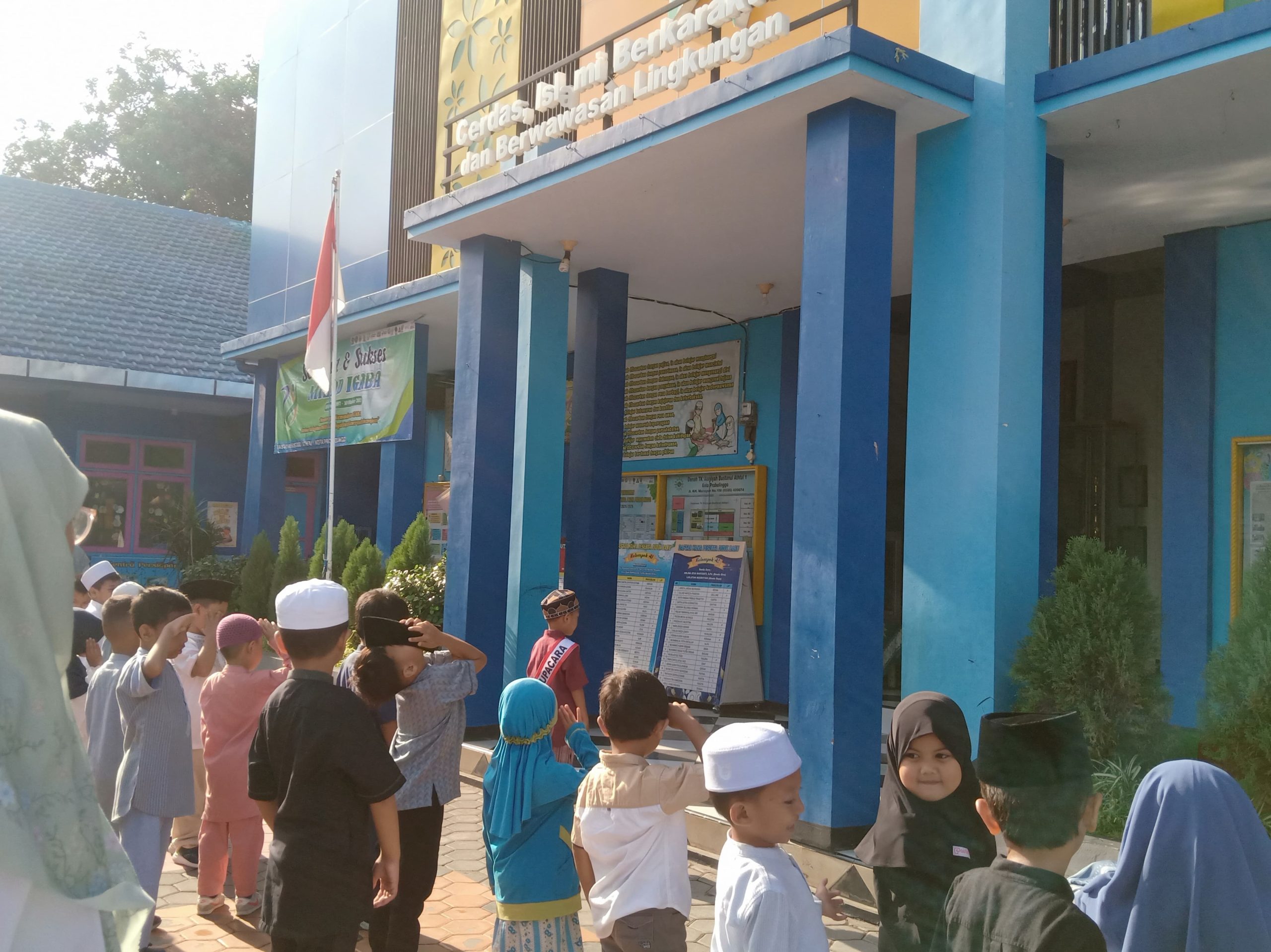 Dalam suasana penuh keceriaan, TK Aisyiyah 1 Kota Probolinggo memperingati Hari Santri Nasional dengan kegiatan bertema Meneladani Semangat Santri dan Perjuangan KH. Ahmad Dahlan.