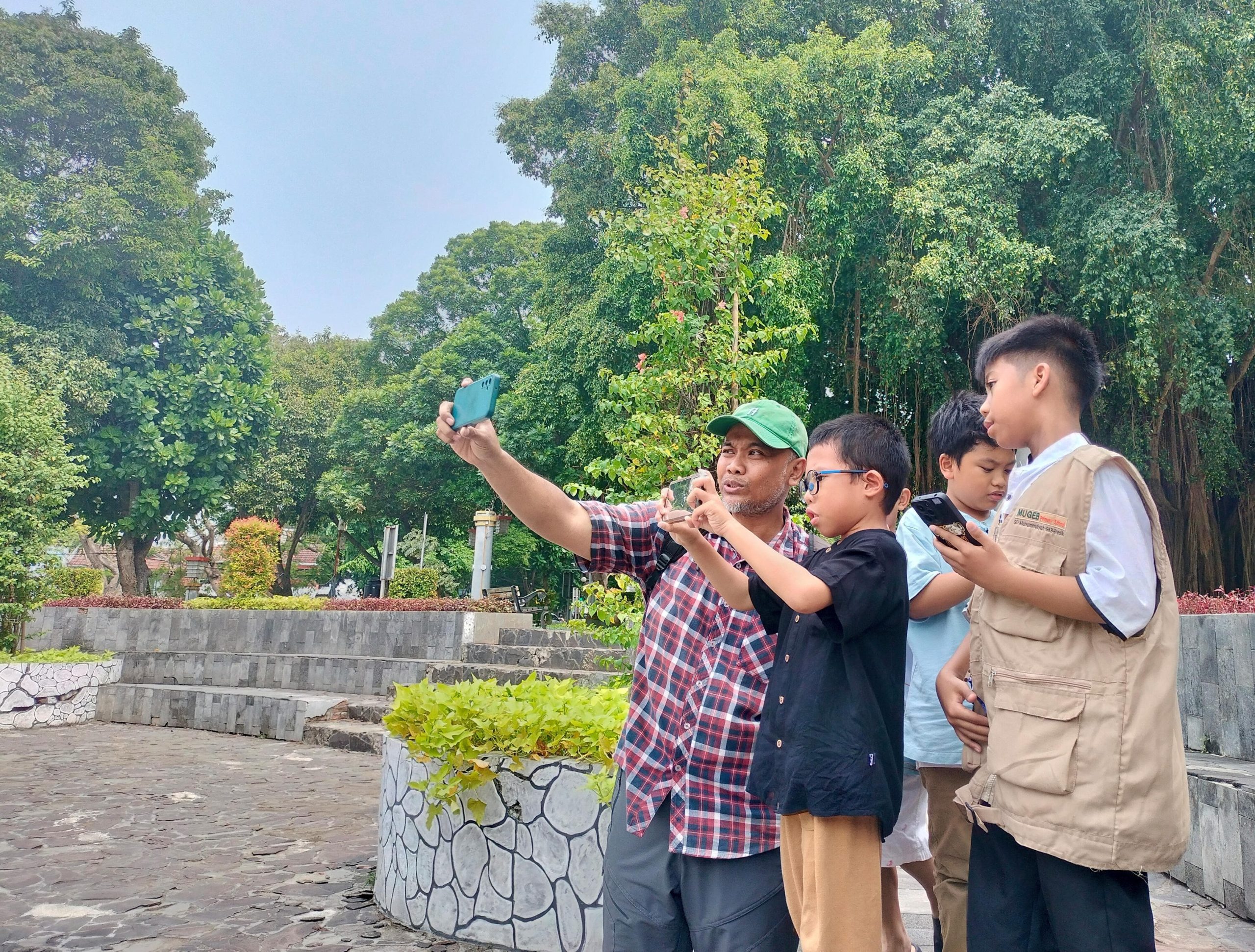 Aksi Perdana Outing Class Ekstrakurikuler Fotografi, Ada Jurus Jitu Jepret ‘Frog Eyes’