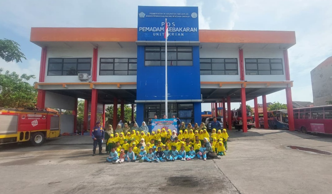 Mengenal Profesi Pahlawan Api: Serunya Outing Class KB-TK Islam Chairina