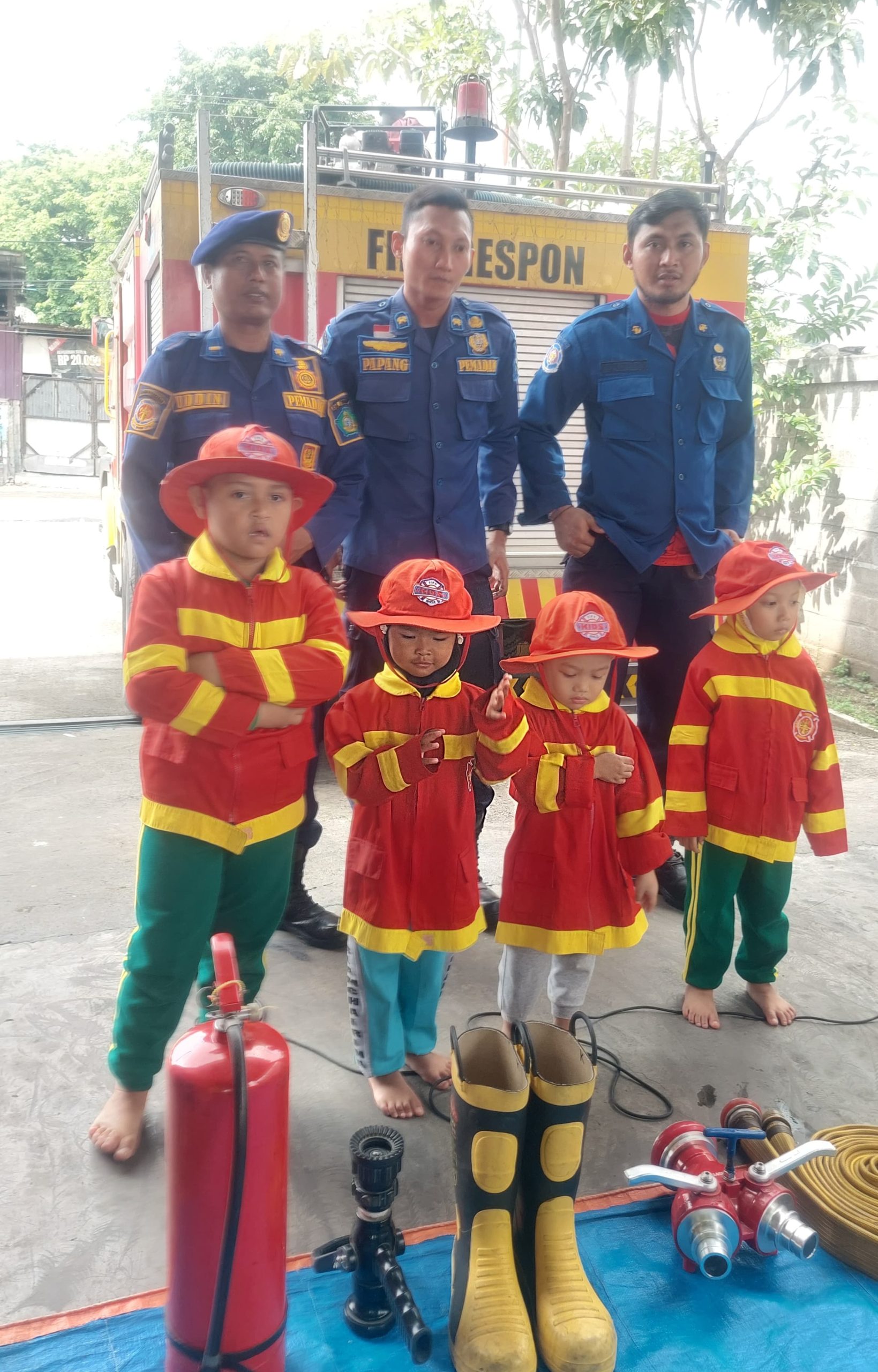 Mengenal Profesi Pahlawan Api