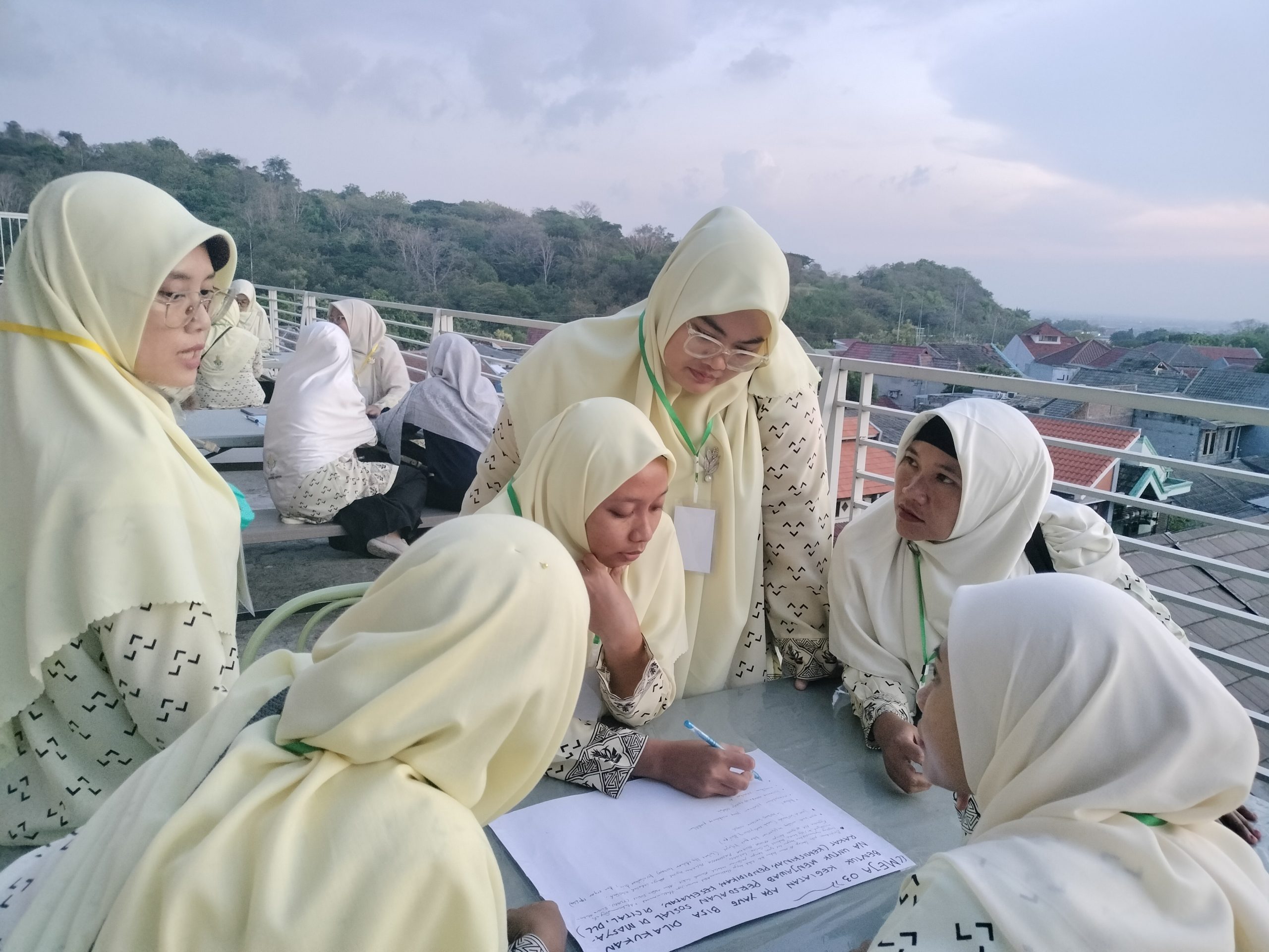 Kader Muda NA merumuskan program aksi sosial lewat Word Cafe di Darul Arqam NA II. Mereka menghasilkan ide teologis hingga program ekonomi sirkular.