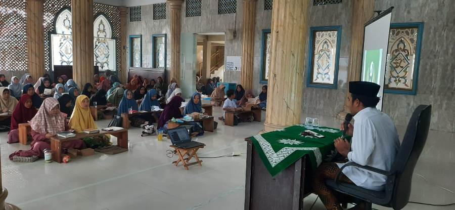 Obat hati dibahas dalam Kajian Gerakan Perempuan Mengaji (GPM) yang digelar Pimpinan Cabang Aisyiyah (PCA) Wringinanom, Gresik Jawa Timur, Ahad (19/10/2025).