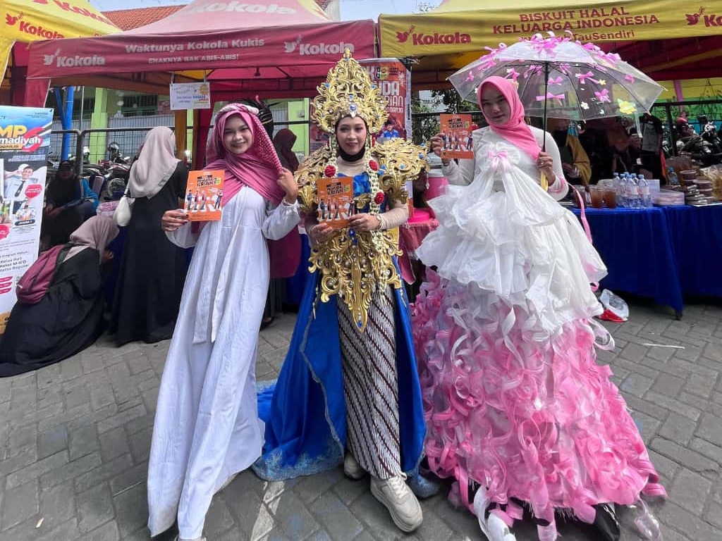 SMK Pemuda Krian Bawa Pesan Hijau di Pawai Milad Muhammadiyah, Juara 2 Maskot Terbaik