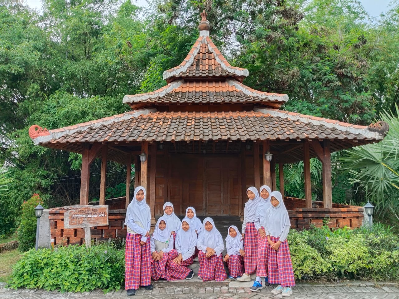Museum Sunan Giri dan WGK Jadi Kelas Sejarah Terbuka bagi Siswa SD Almadany