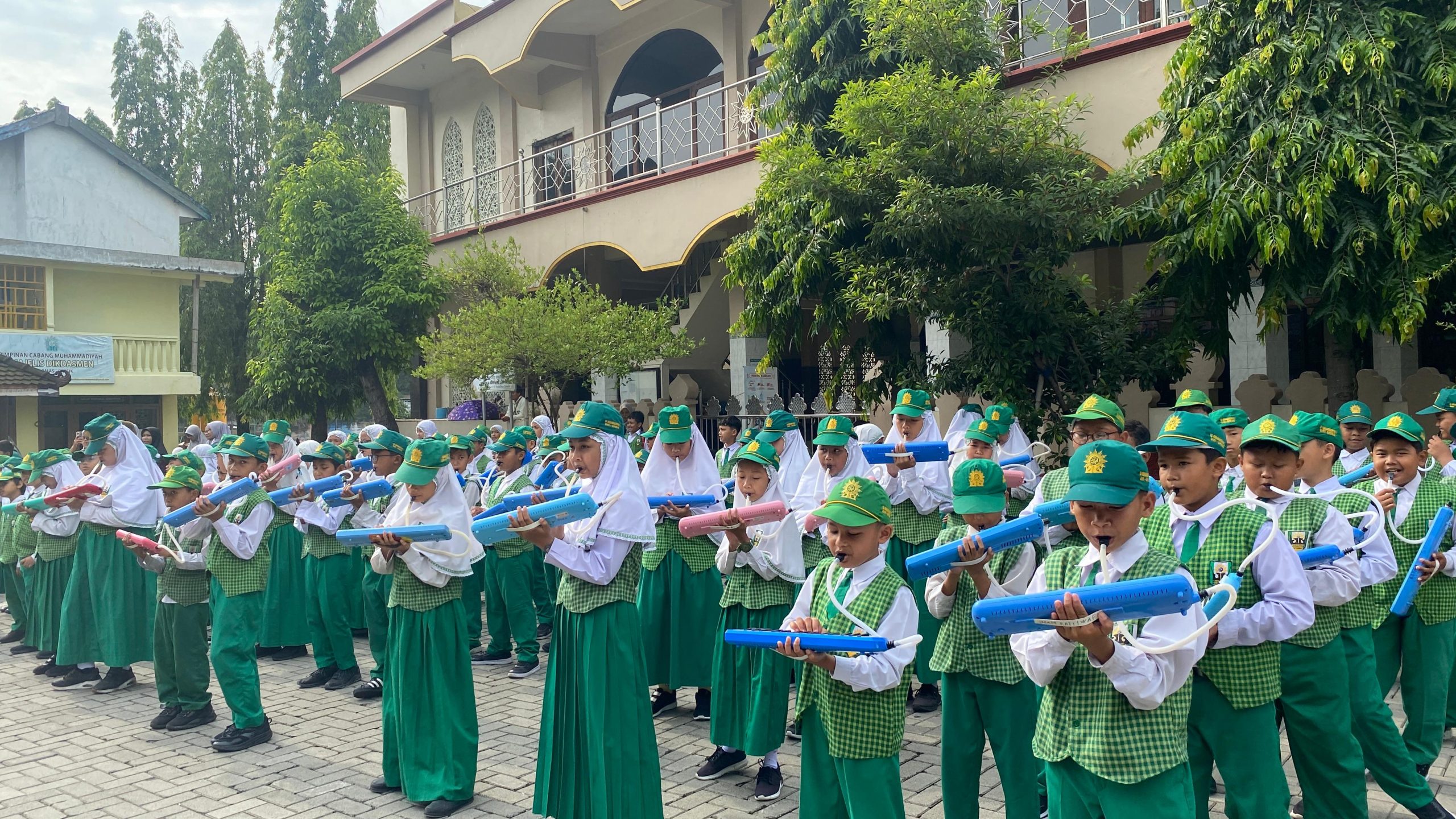 Harmoni Seribu Pianika: Persembahan Siswa SD Muri untuk Guru Tercinta