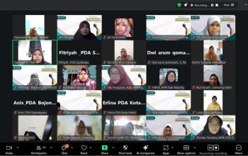 Tangkapan layar zoom kegiatan Pelatihan MC dan Keprotokoleran PWA Jawa Timur sesi daring Sabtu, (8/11/2025)