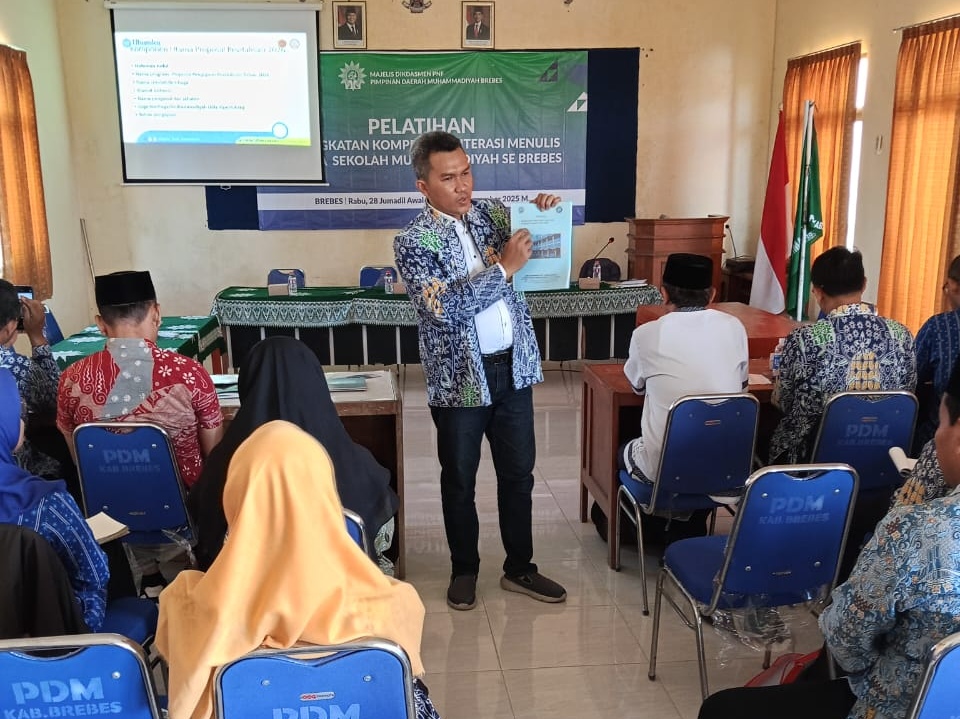Kepala Sekolah Muhammadiyah Brebes Didorong Jadi Penulis Produktif