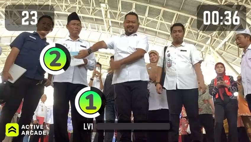 Aksi Ketangkasan Bupati Gresik Coba Teknologi Bikinan Guru PJOK