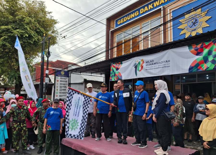 Wakil Bupati Lumajang Lepas Jalan Sehat Milad Muhammadiyah