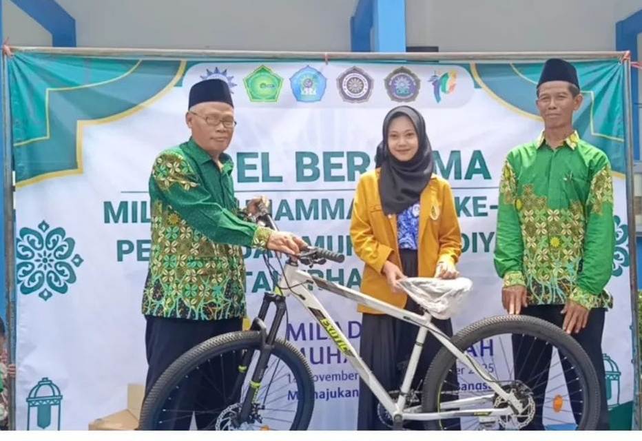 Milad Bertabur Hadiah di PRM Takerharjo